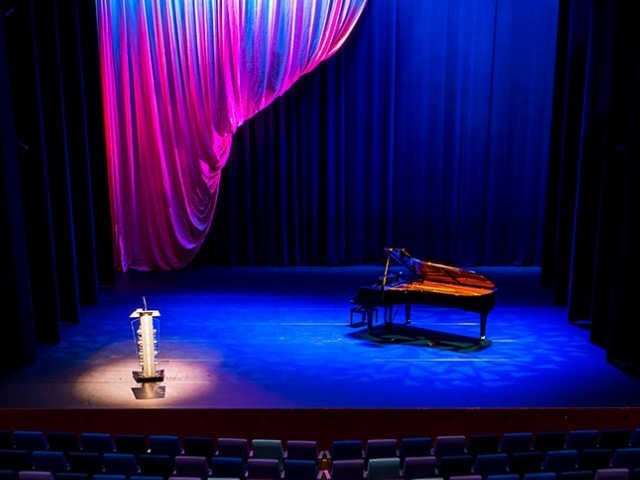 Theater De Maaspoort Lecterns 